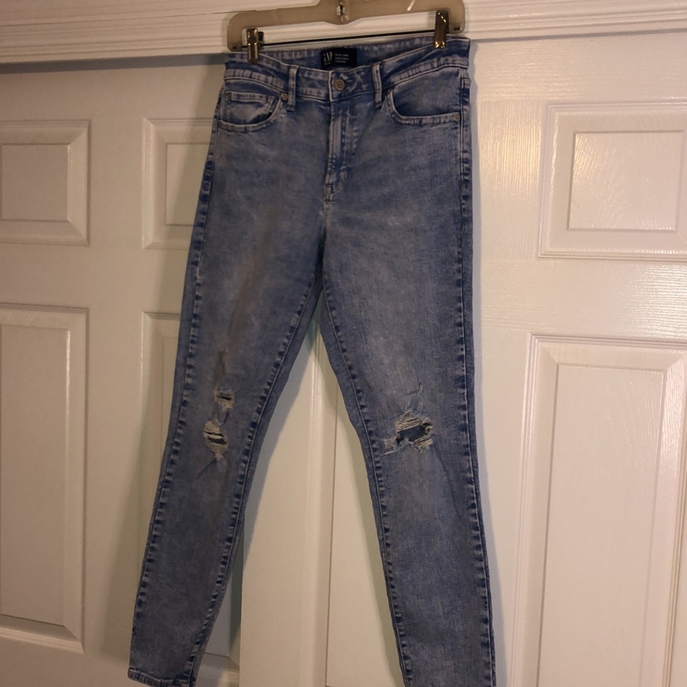 “Gap” light wash, stretch denim universal legging w/destruction- size 10/30long